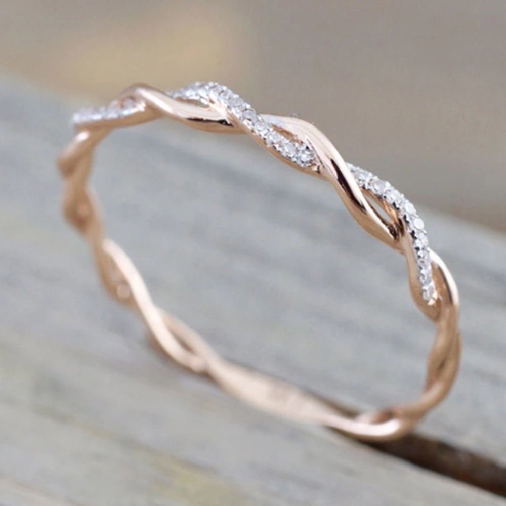 Ladies Rose tone twisted design band with crystal